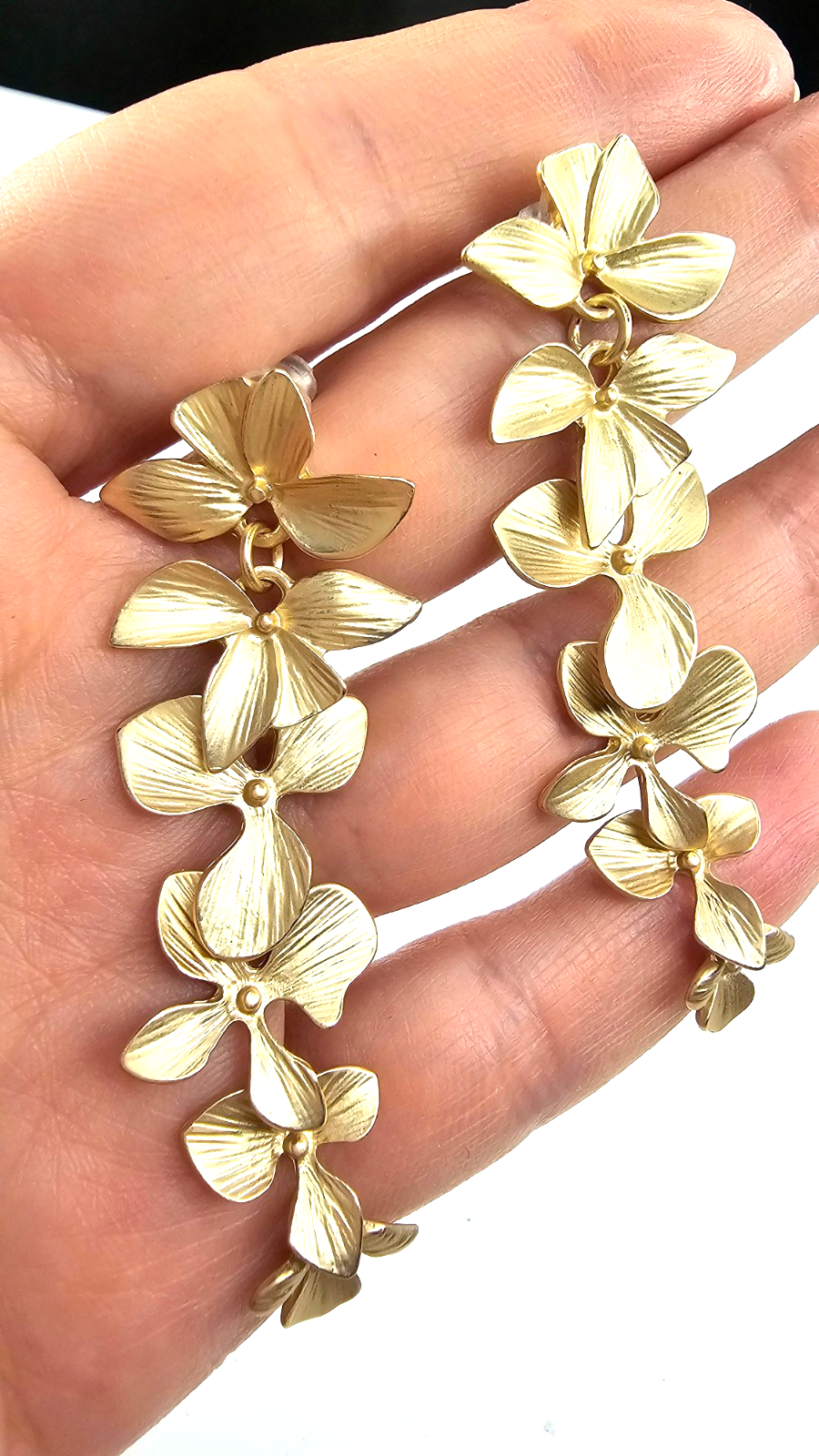 Boho Matte Golden Clove Floral Earrings-Fashionable Vintage Style Stud Partywear