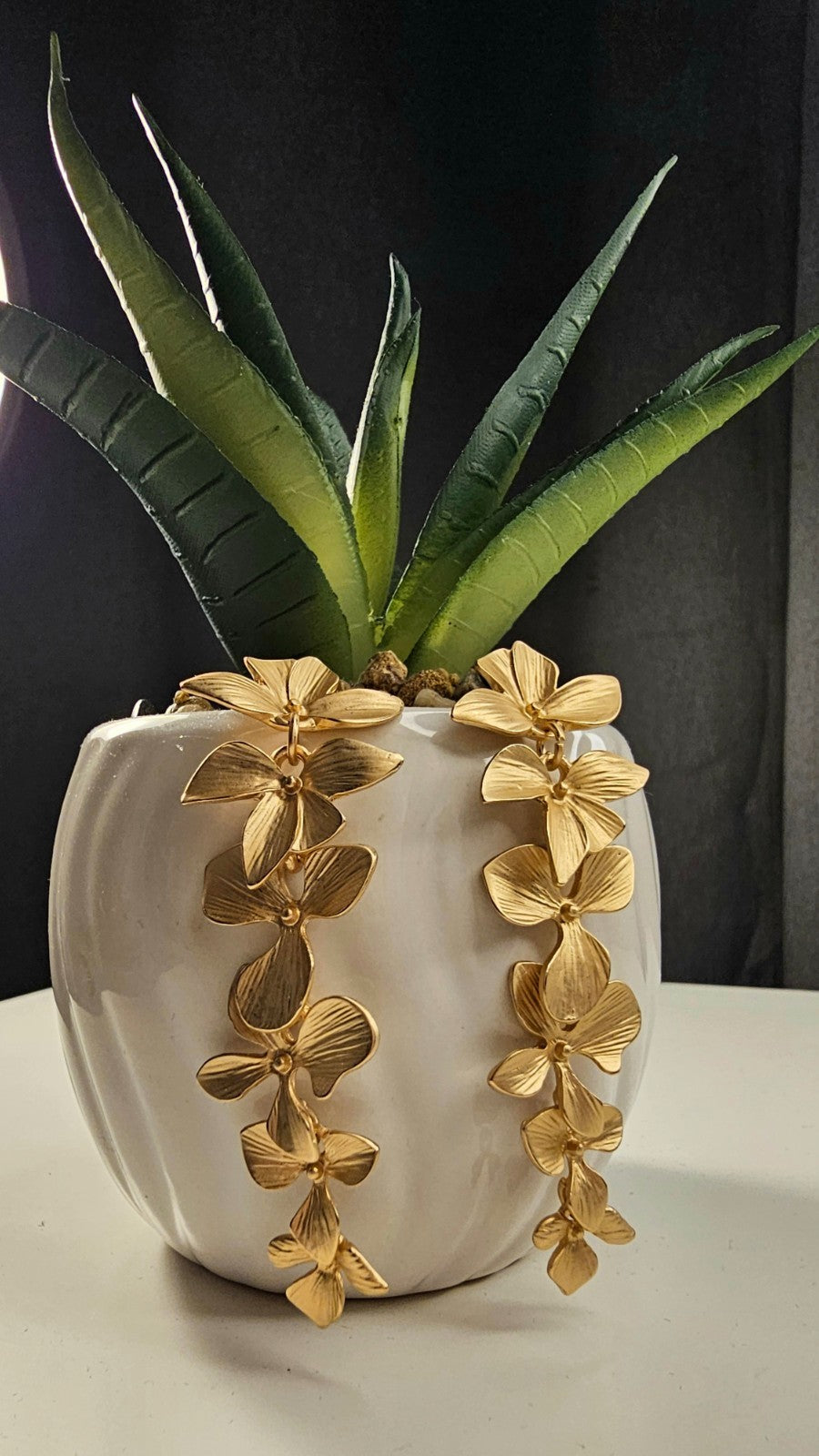 Boho Matte Golden Clove Floral Earrings-Fashionable Vintage Style Stud Partywear