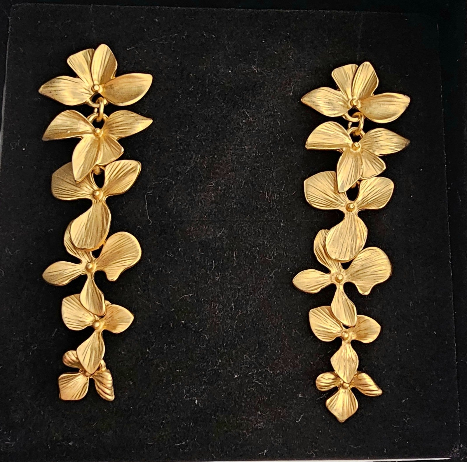 Boho Matte Golden Clove Floral Earrings-Fashionable Vintage Style Stud Partywear