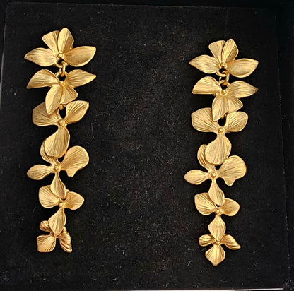 Boho Matte Golden Clove Floral Earrings-Fashionable Vintage Style Stud Partywear