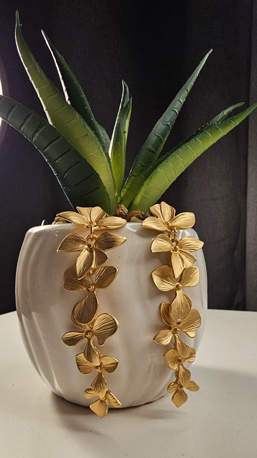 Boho Matte Golden Clove Floral Earrings-Fashionable Vintage Style Stud Partywear