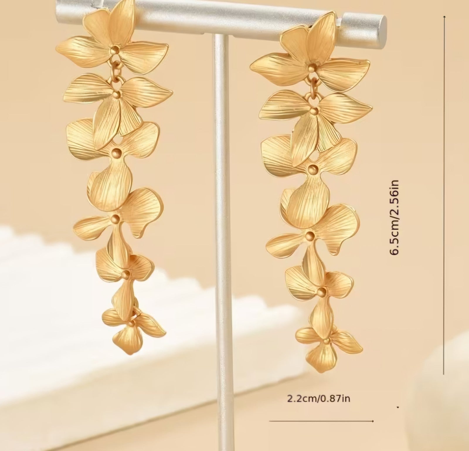 Boho Matte Golden Clove Floral Earrings-Fashionable Vintage Style Stud Partywear