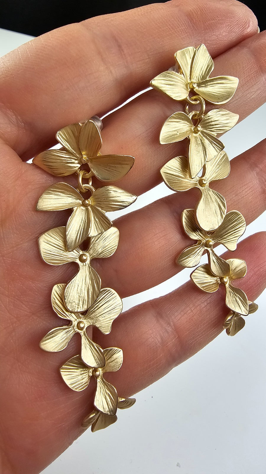 Boho Matte Golden Clove Floral Earrings-Fashionable Vintage Style Stud Partywear