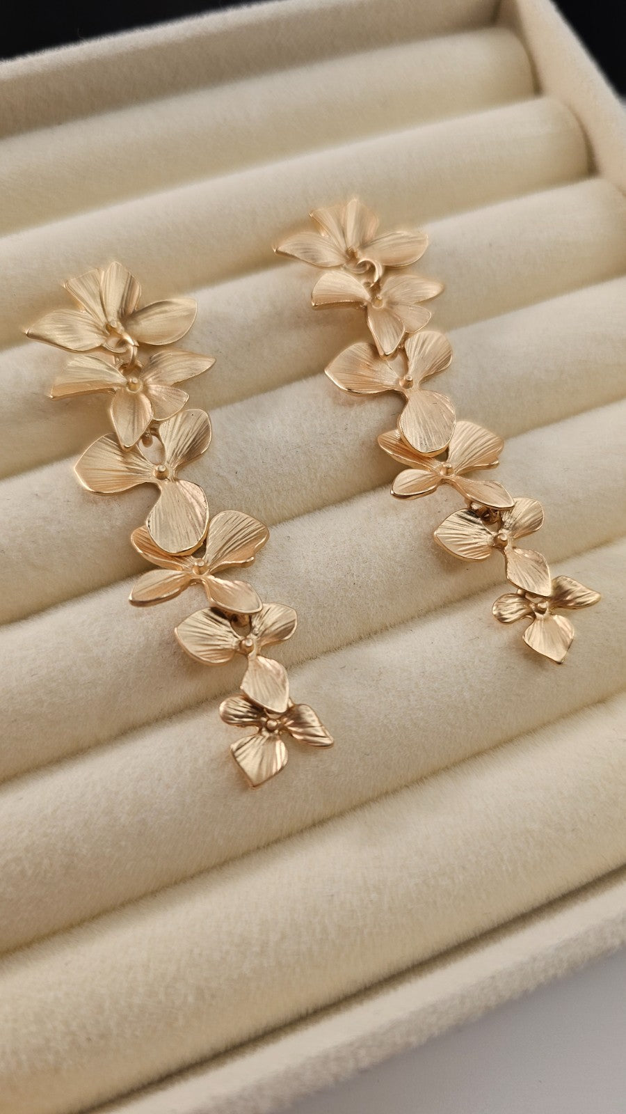 Boho Matte Golden Clove Floral Earrings-Fashionable Vintage Style Stud Partywear