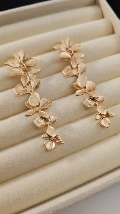Boho Matte Golden Clove Floral Earrings-Fashionable Vintage Style Stud Partywear
