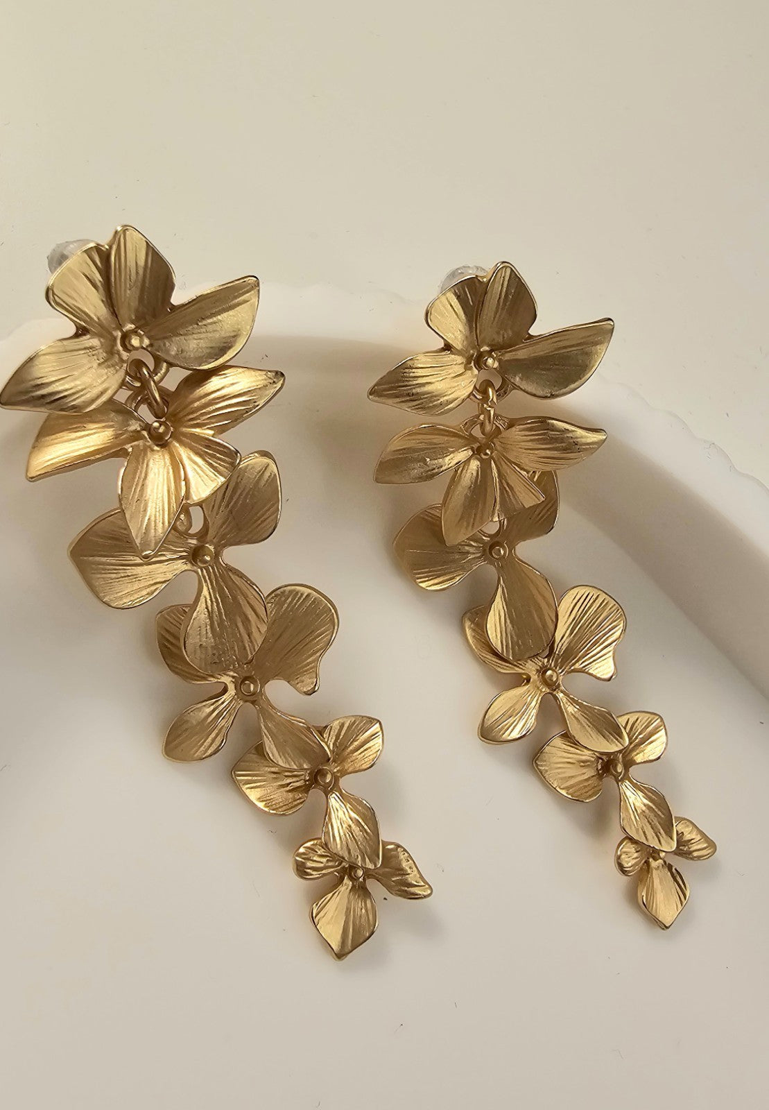Boho Matte Golden Clove Floral Earrings-Fashionable Vintage Style Stud Partywear