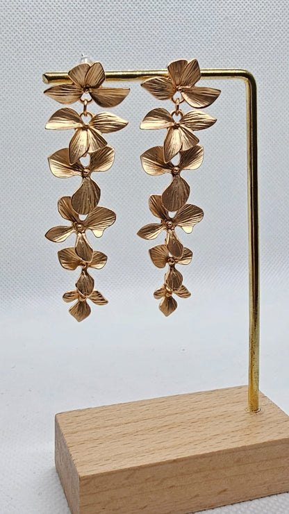 Boho Matte Golden Clove Floral Earrings-Fashionable Vintage Style Stud Partywear