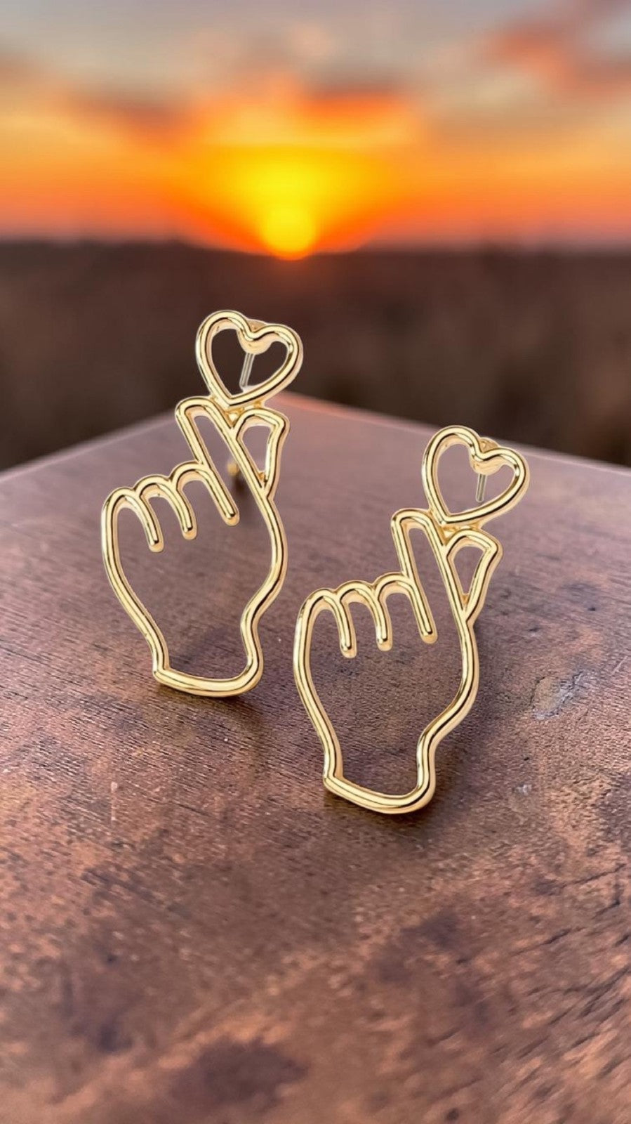 Korean Finger Heart Drop Earrings K-Pop K-Drama Gold Hollow Outline Studs