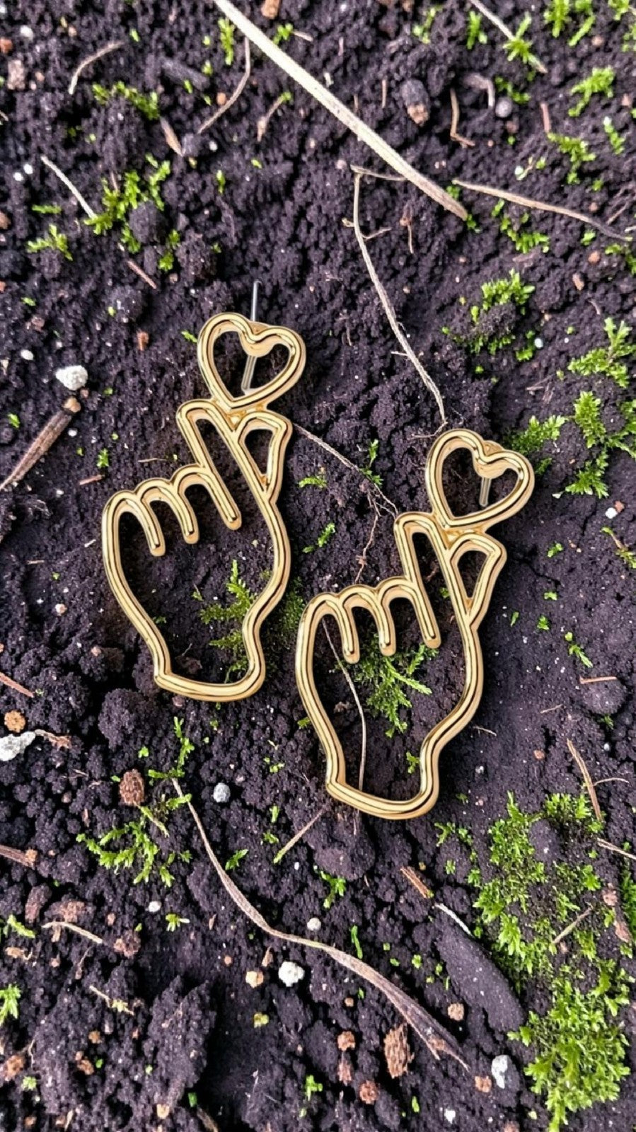 Korean Finger Heart Drop Earrings K-Pop K-Drama Gold Hollow Outline Studs
