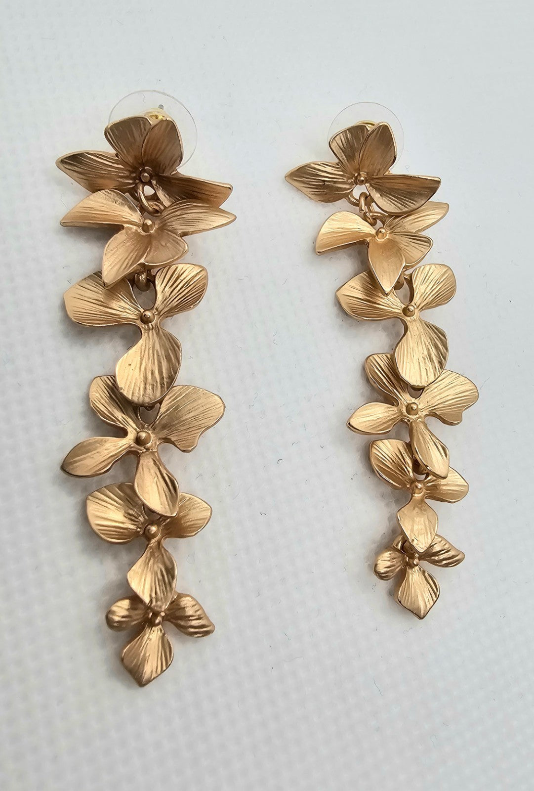 Boho Matte Golden Clove Floral Earrings-Fashionable Vintage Style Stud Partywear