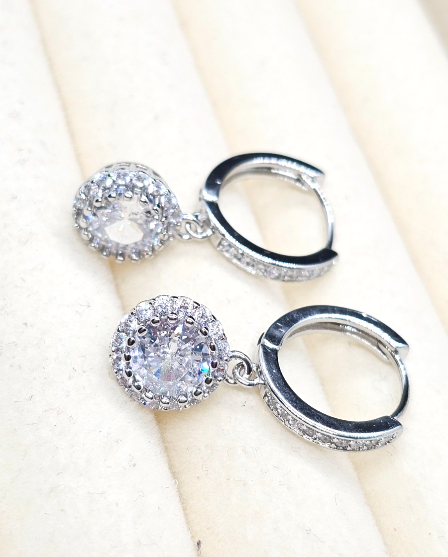 Luxury Elegant Sparkling 925 Sterling Silver 1 Carat Moissanite Round Earrings