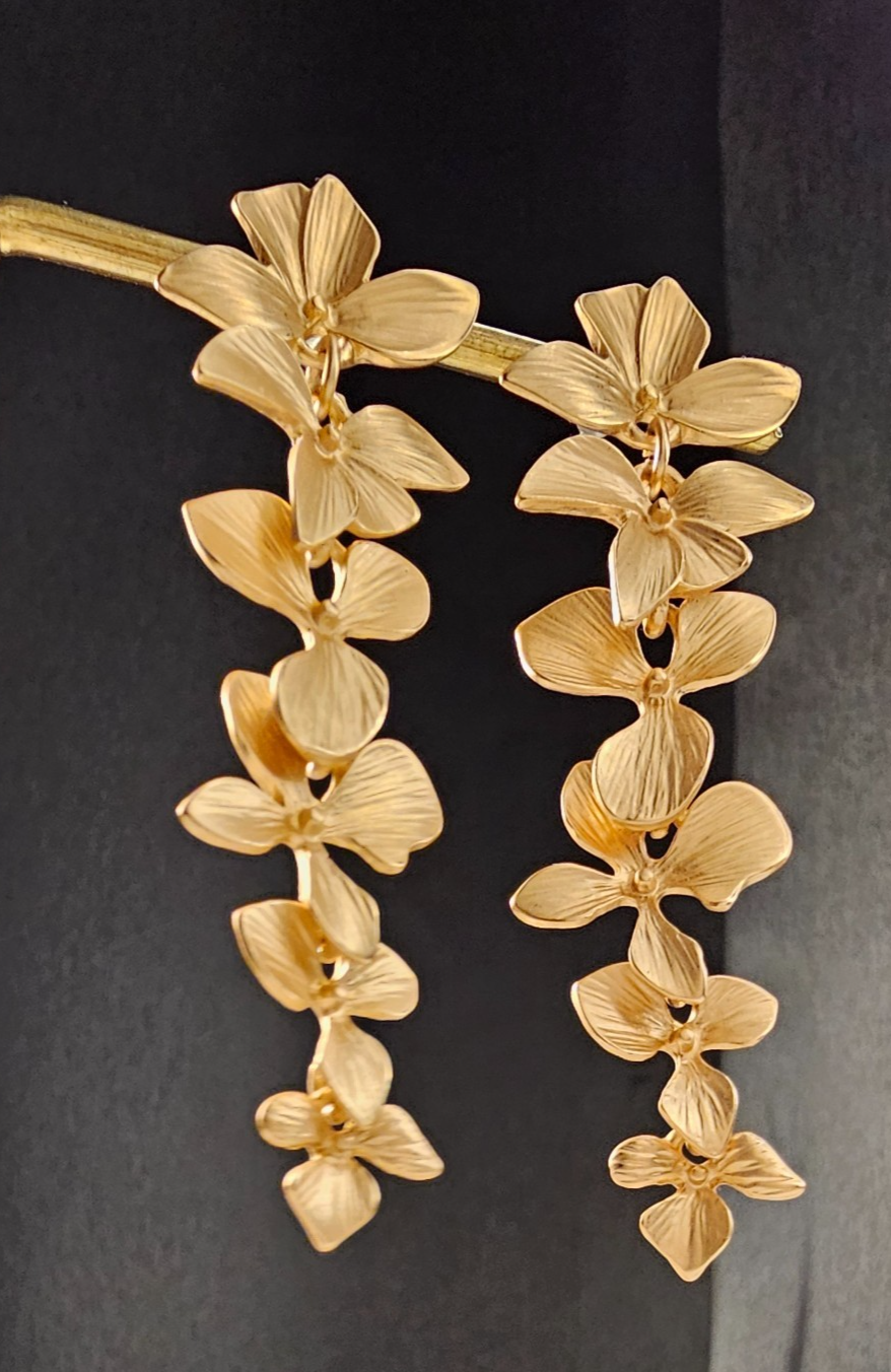 Boho Matte Golden Clove Floral Earrings-Fashionable Vintage Style Stud Partywear