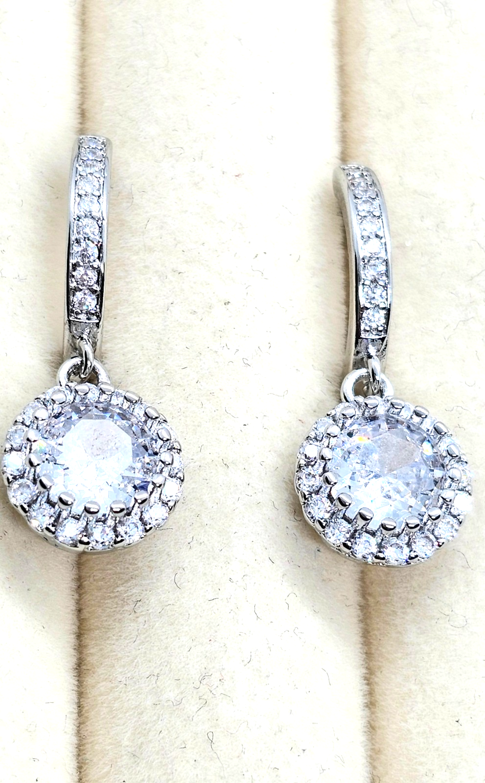 Luxury Elegant Sparkling 925 Sterling Silver 1 Carat Moissanite Round Earrings