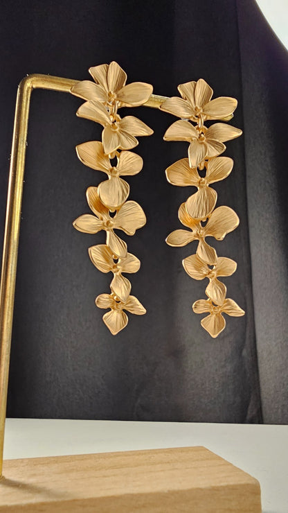 Boho Matte Golden Clove Floral Earrings-Fashionable Vintage Style Stud Partywear