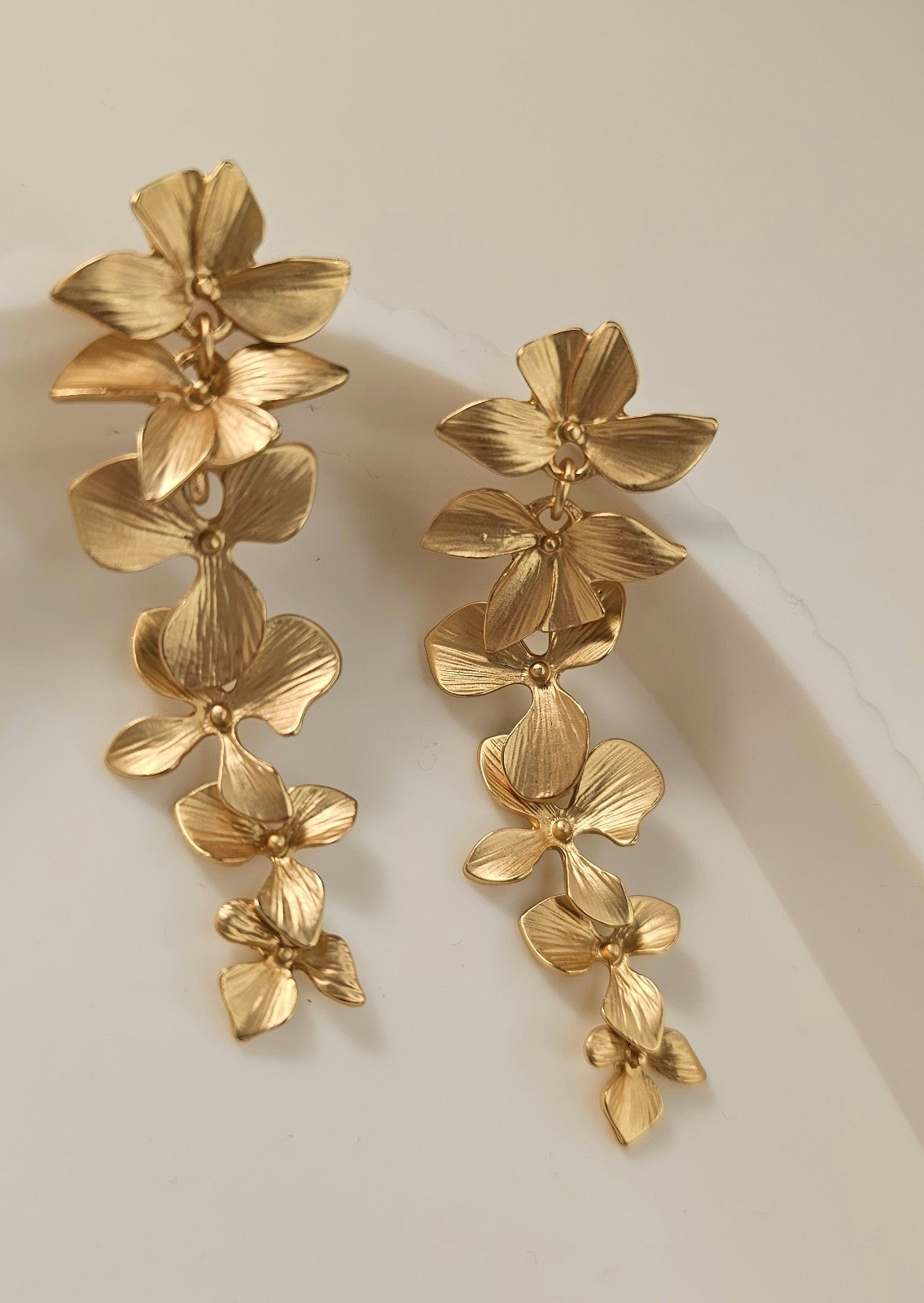 Boho Matte Golden Clove Floral Earrings-Fashionable Vintage Style Stud Partywear