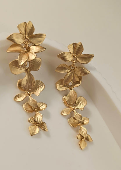 Boho Matte Golden Clove Floral Earrings-Fashionable Vintage Style Stud Partywear